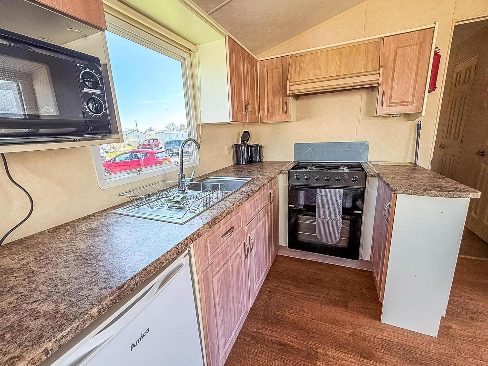 Superb Caravan At Seawick Holiday Park, Sleeps 8 Ref 27202Sw Клактон-он-Си Экстерьер фото