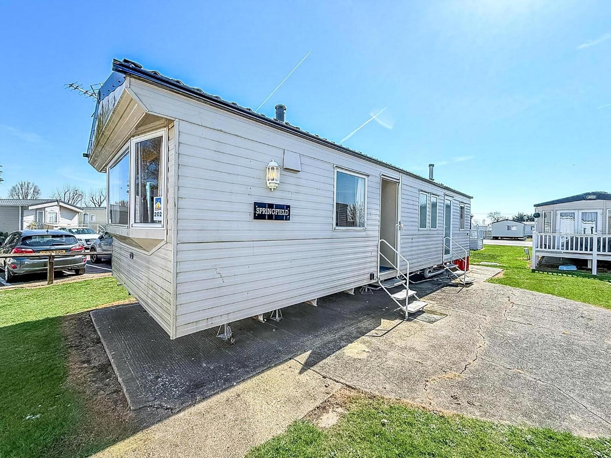 Superb Caravan At Seawick Holiday Park, Sleeps 8 Ref 27202Sw Клактон-он-Си Экстерьер фото