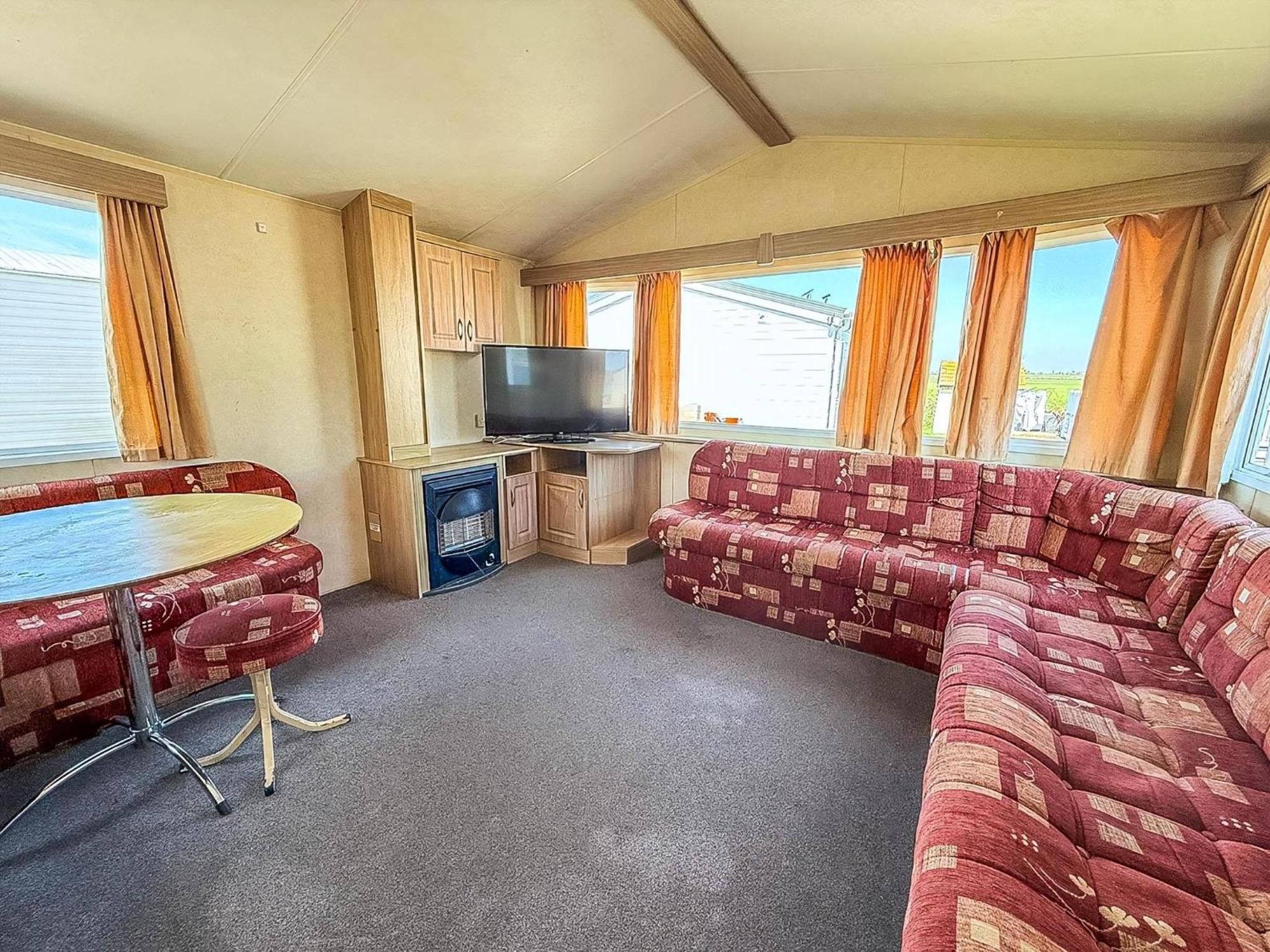 Superb Caravan At Seawick Holiday Park, Sleeps 8 Ref 27202Sw Клактон-он-Си Экстерьер фото